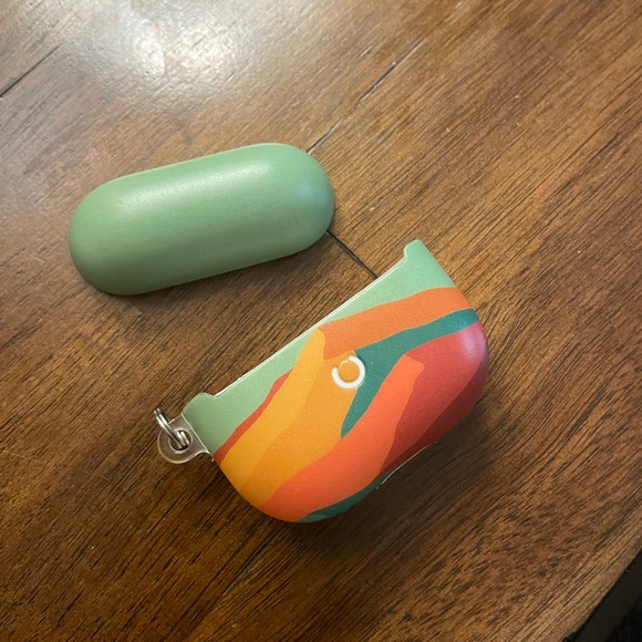 Casely AirPods Case - Endless Peaks - Picture 5 of 7